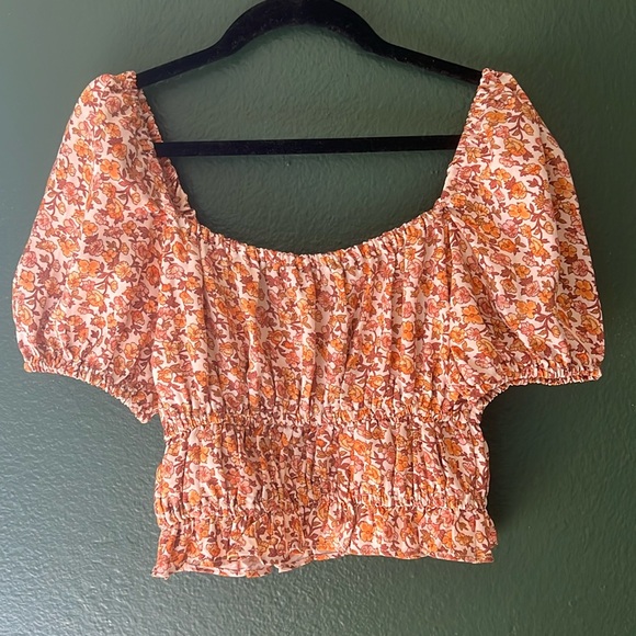 Floral Ruffle Crop Top - Picture 2 of 4